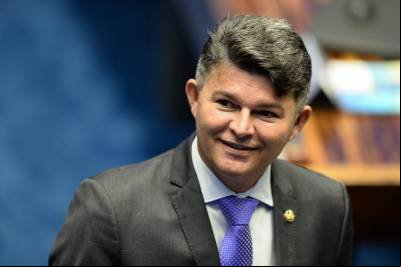 Moraes autoriza desbloqueio de redes sociais de deputado bolsonarista