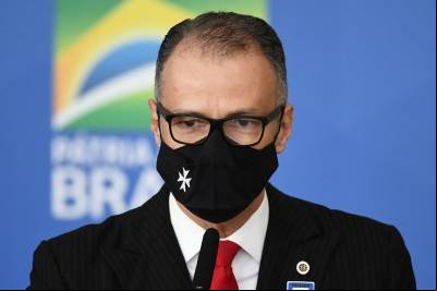 Chefe da Anvisa diz que falas de Bolsonaro incentivam crimes contra a agência
