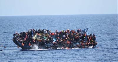 Menino de um ano desacompanhado cruza o Mediterrâneo com outros migrantes